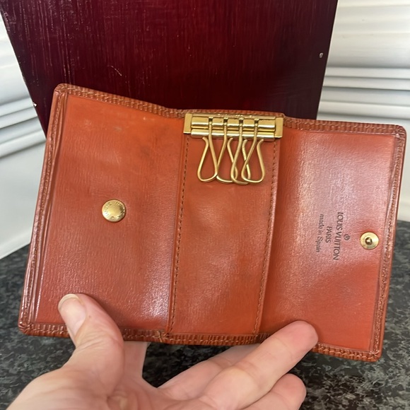 Louis Vuitton Epi Brown Leather Key Holder - Picture 3 of 9